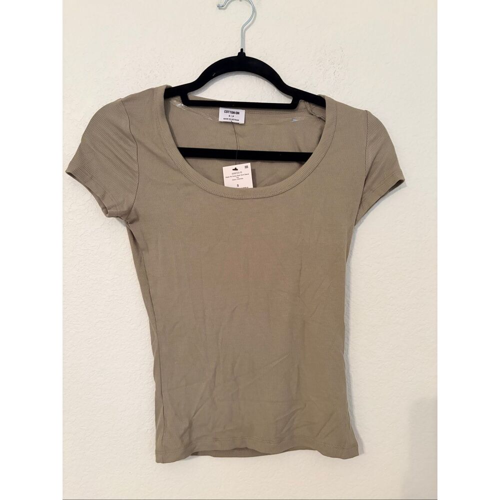 NWT Cotton On Ribbed Fitted Tee Taupe Beige Scoop Neck Stretch Top Size Small